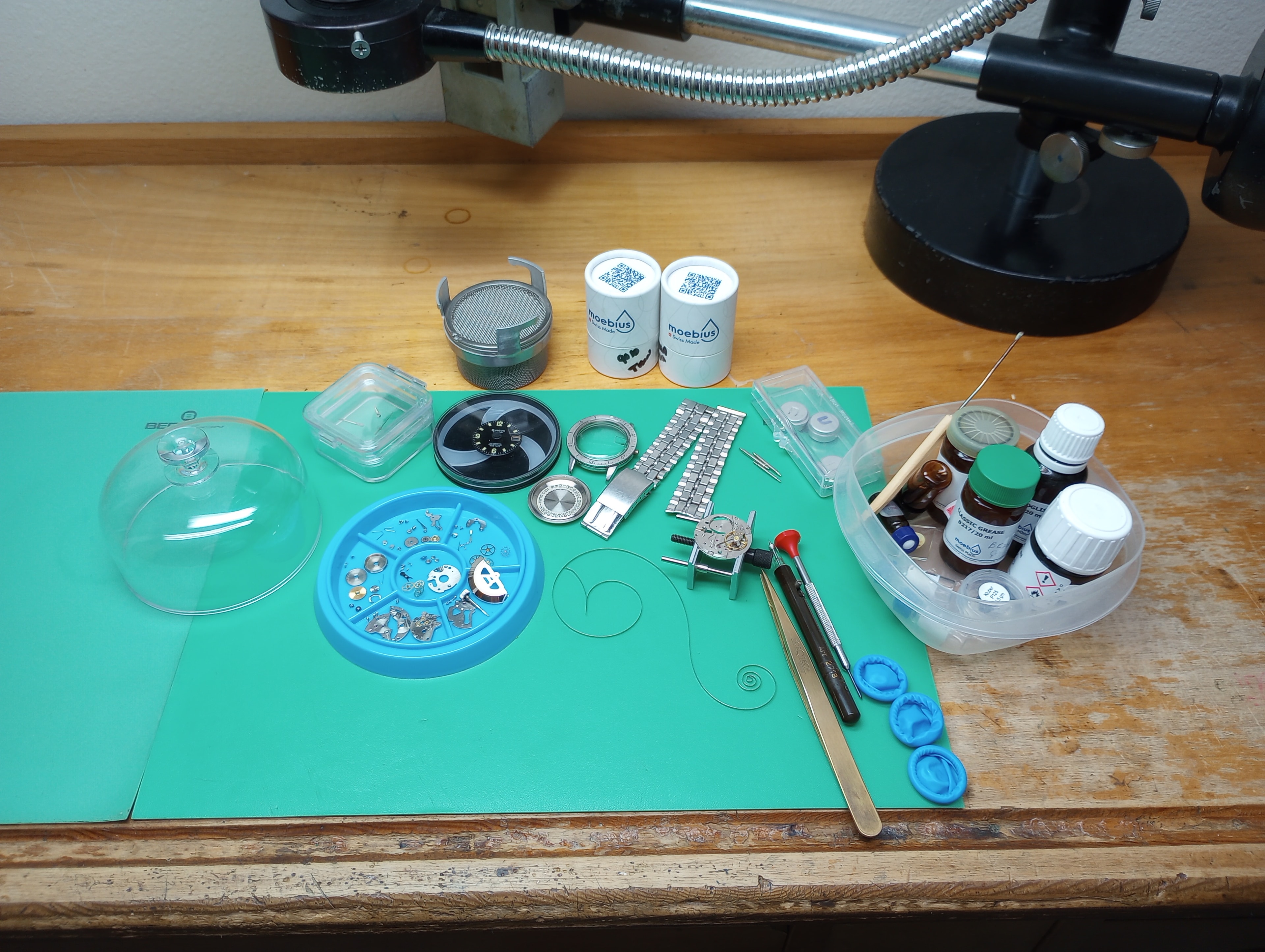 Watch battery replacement service